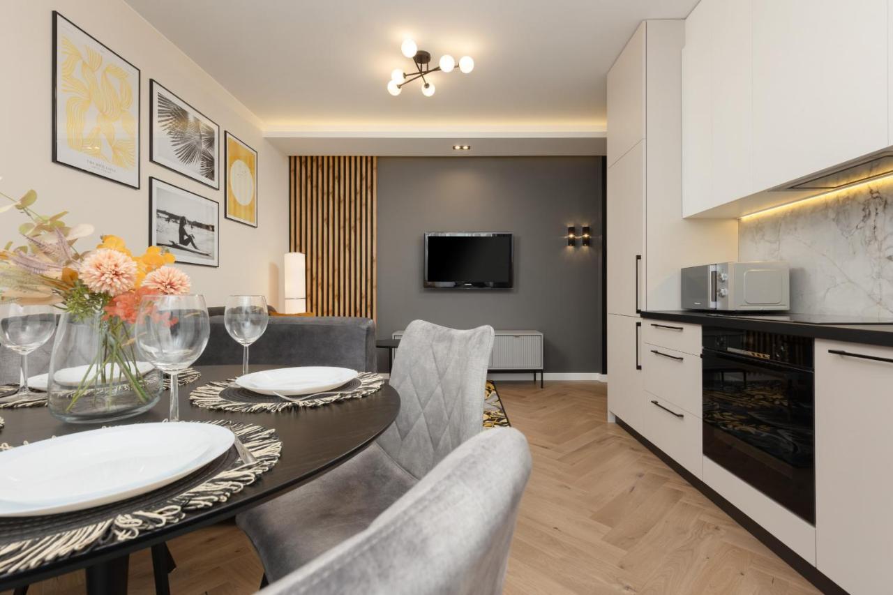 Stunning Family Apartment Ursynow With Parking & Balcony By Noclegi Renters Varsóvia Exterior foto